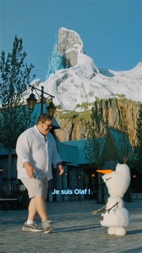 Josh Gad MEETS OLAF! At World of Frozen, Disneyland Paris