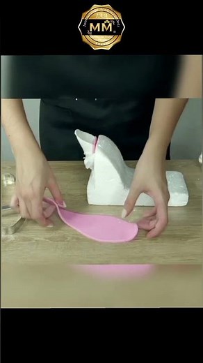 👠 Tutorial for creating a fondant shoe with molds and cutters | Cake Decorating