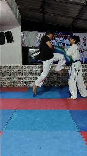 Double Knee Strike Breakdown: Step-by-Step Muay Thai Tutorial 💥 #shorts #short #muaythai #tkdpulse