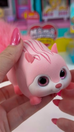 Vivizone🇺🇸 on Instagram: "Zuru Pets Alive Pink Squirrel 🐿️. Full unboxing video on my YouTube channel 👉 Vivizone. #petsalive #funnytoys #unboxingtoys #pinksquirrel"