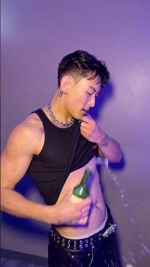 How to open soju bottle 🍾 ‪@JustinParkOfficial‬ #hanjansoju #sojubomb #koreatown #cocktails #ktv