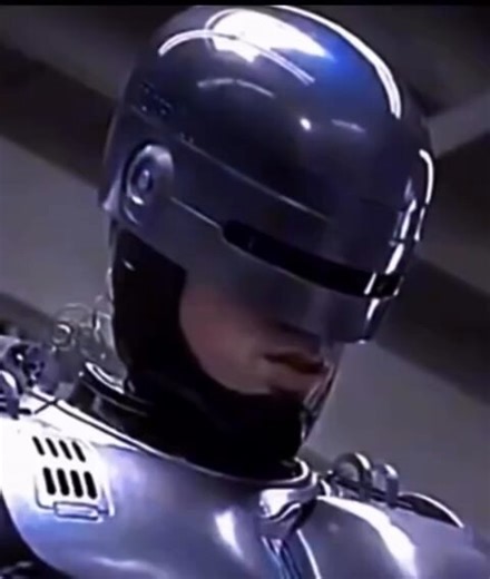 lmao Robocop is having the time of his life 🤣