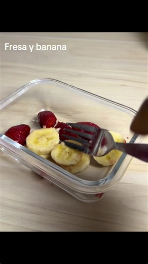 Bowl de Yogurt Griego con Fresa, Banana y Chía: Receta Fácil