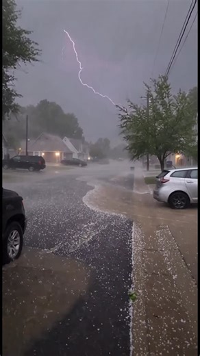 Natures Rain 🇺🇸 on Instagram: "Hail storm with heavy wind and loud thunderstorms hitting an American street—nature showing real power 🌨️🌬️⚡🇺🇸"