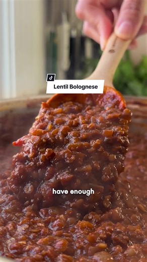 Rich Lentil Bolognese 🍝 Recipe link in bio. #vegancooking #lentils #vegandinner #plantprotein