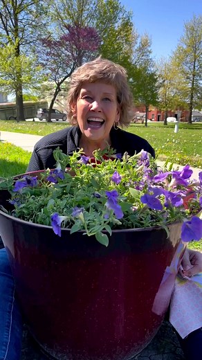 43K views · 876 reactions | Join Jenny this Friday for some floral fun as she shares how to make the Prairie Flower  | Quilting Deals - Missouri Star Quilt Co | Facebook