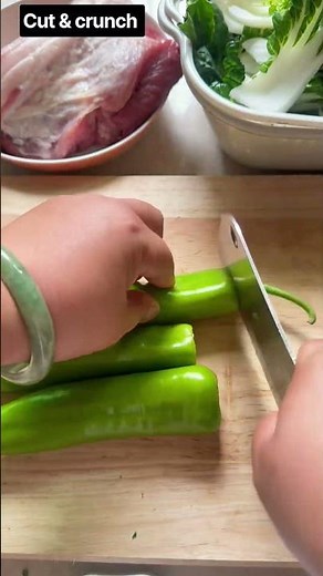 🔪🌶️ Green Chili Pepper Cutting: Watch Fresh Peppers Get Sliced Lengthwise for Cooking..