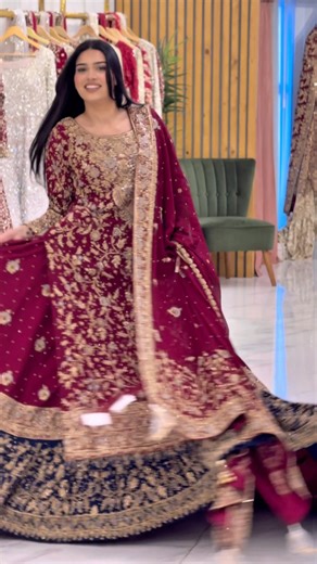 RUNNING BRIDE👀 MOST BEAUTIFUL AMAZING BRIDAL OUTFIT IN TWO SHADES BY 7AATRANG BRIDAL👀🤌🏻❤️ #fyp