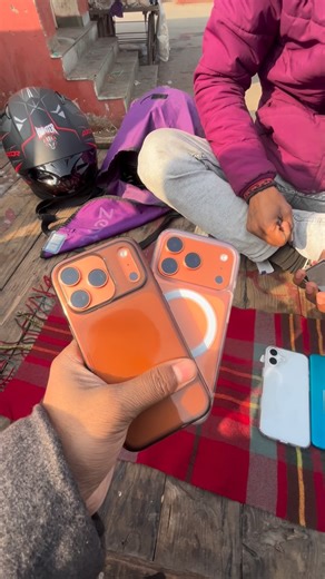 Anuj on Instagram: "🎥 Delhi ka Chor Bazar 📍 #RealMarket Vibes – iPhone 📱 & Retro Finds 😱🔥 #chorbazardelhi #chorbazar #chorbazaar #delhichorbazaar delhichorbazar delhimarket realmarket streetmarket vintagefinds secondhandmarket iphonedeals dslrcamera jamaMasjidMarket ChandniChowk DelhiVibes marketvlog exploreDelhi budgetFinds trendingreels explorepage"