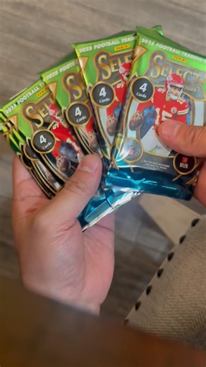 Are the backwards panini logo true? Pack 1/6. #sportscards #nflcards #tradingcards #panini