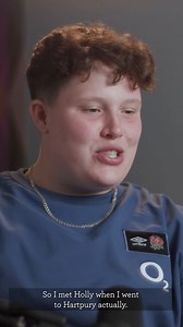 Hannah Botterman opens up about her relationship with team mate Holly Aitchison, her unusual route to Test rugby and her time working as a painter & decorator - all in the new episode of 𝐓𝐡𝐞 𝐄𝐧𝐠𝐥𝐚𝐧𝐝 𝐑𝐮𝐠𝐛𝐲 𝐏𝐨𝐝𝐜𝐚𝐬𝐭: 𝐎𝟐 𝐈𝐧𝐬𝐢𝐝𝐞 𝐋𝐢𝐧𝐞 🎧 Listen here 👉 smarturl.it/EnglandRugbyPod | England Rugby