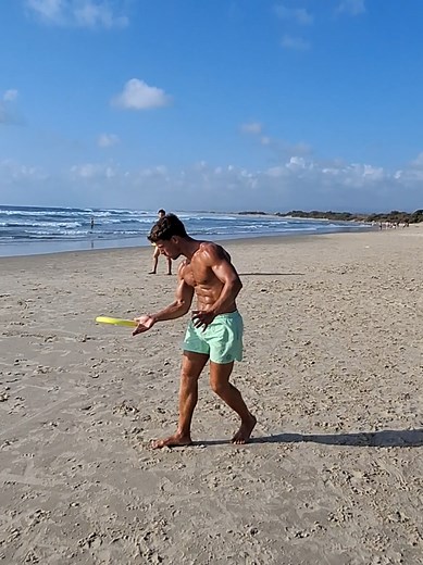 Mastering Frisbee Trick Shots and Challenges