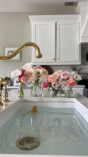 Luisa Fernanda Hammett || MS, RD, LD on Instagram: "It’s Valentine’s Week ♥️ Kicking things off with the sweetest little ducks to add a little extra joy to your scroll and a soft start to the week. Something about their tiny waddles just makes everything feel lighter. Hope your Monday feels gentle, cozy, and full of small happy moments, friends. #ducklingsofinstagram #ducklings #farm #backyardflock #callducks"