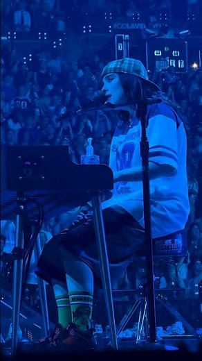 Billie performing “ocean eyes” in Melbourne, Australia