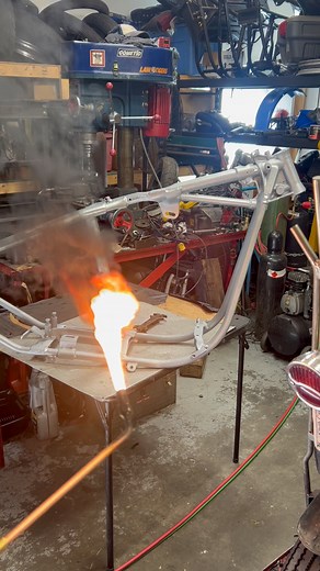 531K views · 5.9K reactions | Fixing the paint on the shovelhead chopper. #motorcycle #HarleyDavidson #chopper #shovelhead #reelsfbシ #reelsfacebook #fypシ゚viral #foryoupage #biketok #fyp #HarleyLife #chopperlife #panhead #sportster #bikers #bikelife #motorcyclesofinstagram | 843chops | Facebook