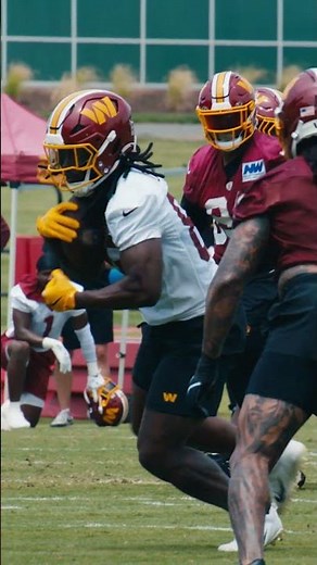 85 🙂‍↕️ #nfl #commanders #football #shorts #raisehail