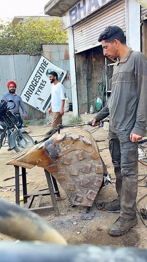 Memories never Die 🫡. @bhatengineeringworks @bhatzdanishh @kashmircinematicstyle #jcb #johndeere #newholland #caterpillar #masseyferguson #fendt #claas #komatsu #volvo #caseih #kubota #excavator #agriculture #valtra #tractor #deutzfahr #landwirtschaft #case #construction #landtechnik #doosan #mf #trekkerbumper #tractorbumper #unterfahrschutz #agribumper #frontgewicht #frontweight #lindner #lohnunternehmen | BHAT Engineering Works.