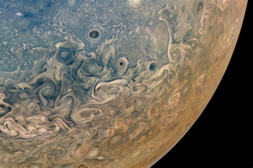 NASA captures comet's close sun pass and stunning planetary images