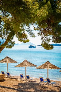 Escape to paradise at Aminess Vival Grand Azur Hotel, nestled in a pine-shaded bay just steps from a serene pebble beach. With stunning views of the sea and Korčula, spacious outdoor pools, delicious buffet dining, and easy access to Orebic and the Korčula ferry — it’s the perfect blend of relaxation and adventure. 🌊🌲✨ Details at the link in bio! #AminessGrandAzur #OrebicEscape #AdriaticGetaway #HotelHeaven | Aminess Hotels & Resorts