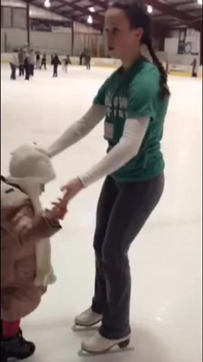 Syriana’s first #IceSkating lesson | Toni Monte