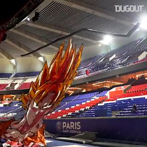 📽 Dugout What a tifo! Thanks to #PSGfans for your amazing passion ❤💙 Quel tifo ! Merci aux #PSGfans pour votre ferveur incroyable ❤💙 👇 Full version / Version Intégrale 👇 bit.ly/2EX66KQ | PSG - Paris Saint-Germain
