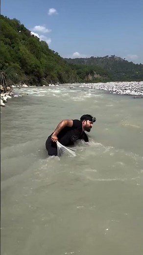 Incredible Cast Net Throw Skills in Fast Flowing River Water