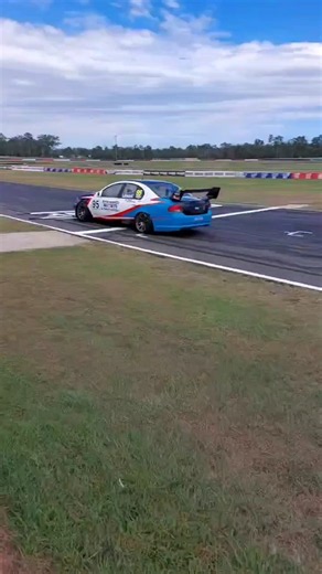 KICK IT IN THE GUTS BARRY #dellandra #QTCC #v8beast #motorsport