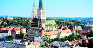 Cjenik misa, krštenja, pričesti: Bez 100 kuna ni na krizmu...