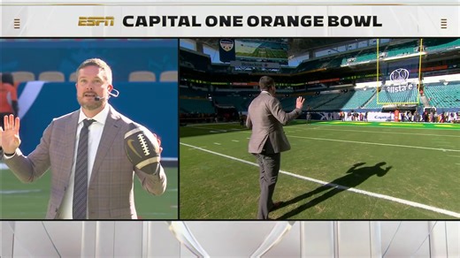 Oregon head coach Dan Lanning was determined to hit the crossbar during the live interview 😅 | College GameDay