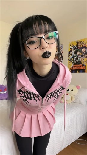 do i look confident or just pretending really well? :3