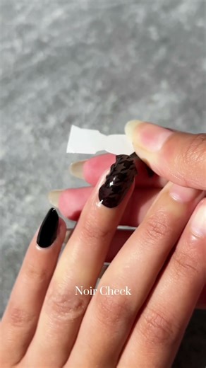 Fall Nail Trends 2025: Dark Academia Plaid Nails with Noir Check 🖤