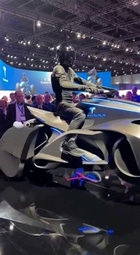 Tesla Quad Flying Motorcycle – Futuristic Showcase at the Auto Salon 🚀⚡️