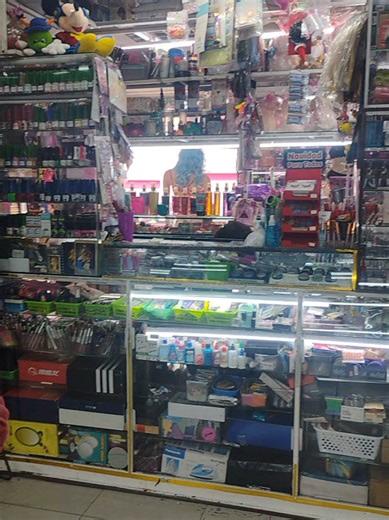 Estas son otras cosas que nunca se vendieron, pondré mejor la dirección más específicamente para los que les interese. Nos ubicamos en Colombia - Bogotá Barrio Restrepo Calle 13 sur# 19 -40 centro comercial social del Restrepo, local 278 Perfumería y Cosméticos O & J. Atendemos de lunes a sábado de 3 pm a 7 pm. Gracias por el apoyo al video anterior estaré subiendo más ☺️. #2000s