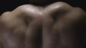 For 24 hours, 100 people who live in the Rabot neighbourhood wore a sterile T-shirt. Lotte and Yeb distilled the chemosignals from the perspiration of the shirts. The result is Diffusion de Rabot: the smell of one day of sex, sport, affection, euphoria, stress, fear and anger in Rabot. 100 people in one bottle. Come and see the documentary for free until 14.04.2019. | Design Museum Gent
