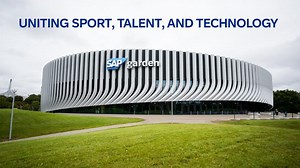Wir sind bereit für das große Opening! 🏟️ Mit der Eröffnung des SAP Gardens erhält München eine beeindruckende Arena, die voller Innovationen steckt: Von einem erstklassigen Fanerlebnis bis hin zur Echtzeitanalyse von Spieltagsdaten durch KI. 📈 https://sap.to/6188oL3sI | SAP