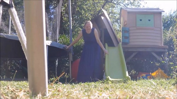 YouTuber Sarah Schmid gives birth on camera