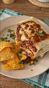 Crispy Cheesy Ground Beef Crunchwrap 🌮