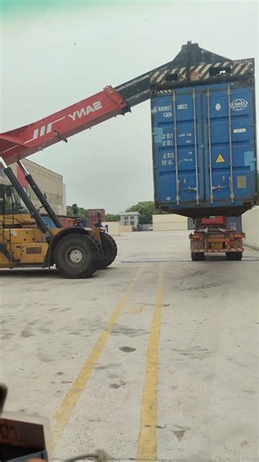 Container Crane Life Moments 🤖
