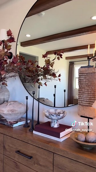 Happy first day of fall 🤎 . #home #homeinspiration #falldecor #fall #interiordecorating