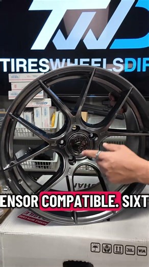 Aodhan style AH11 in the size 19x9.5 offset +35 bolt pattern 5x114.3 in the hyperblack finish