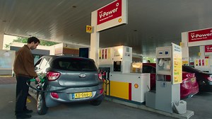 1.5K views · 29 reactions | Iedereen kent Shell van olie en gas. Intussen werken we op steeds meer plekken in Nederland ook aan schonere energie. In de afgelopen jaren hebben we besloten om hier circa 6,5 miljard euro in te steken. Benieuwd hoe we ook schonere energie bereikbaar maken in Nederland? Ontdek het op onze website: https://go.shell.com/3QLOR5m | Shell | Facebook