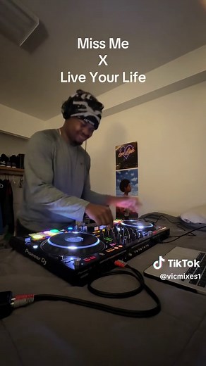 Rihanna and Drake Mashup: Miss Me X Live Your Life