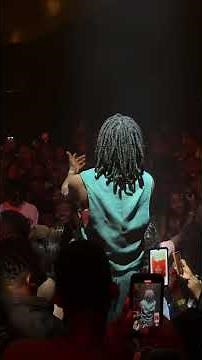 A soulful performance of ‘Bad Dancer’ by Johnny Drille at Johnny’s Room Live Ibadan. 🤍