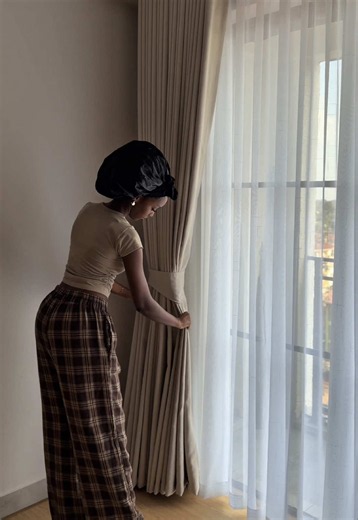 Get in girlies! We’re getting our curtains installed 😆🤭 @Tanjcurtains_rods&interiors did such an amazing job, my space is already beginning to feel like home 🥹 #newapartment #curtains #movingseries #apartmentdiaries #curtaininstallation