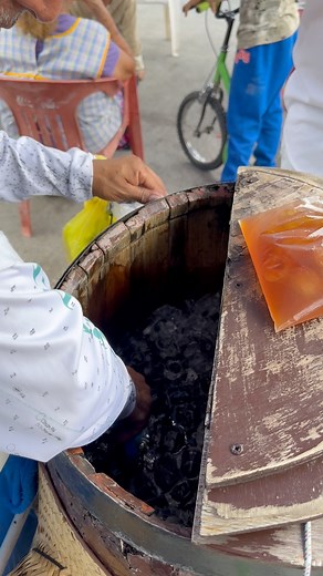 Tepache con mucho hielo #tepache #viral #bebidas #ice #fyp | La Sabrosura