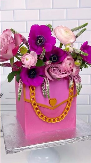 Purse Cake made EASY with our Square Frost Form! 👜www.frostform.com