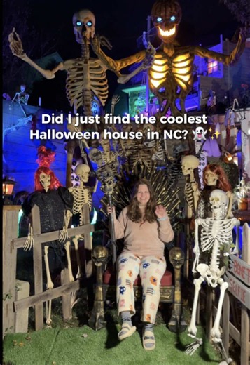 I really thought I had seen it all… until I stumbled upon this Halloween house in Holly Springs ✨💀 Spooky, scary skeletons create an entire pirate-themed scene—from a pirate ship with huge life-sized skeletons to an iconic pipe organ that blows smoke! This ‘Skeletons for St. Jude’ home also raises money for St. Jude Children’s Research Hospital, which started a nationwide movement to help St. Jude. 🤍 📍 Skeletons for St. Jude HQS 109 Skygrove Dr, Holly Springs, NC Is this the coolest Halloween