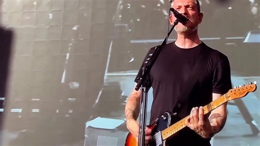 David Gilmour — Comfortably Numb (Live in Pompeii, 2016) Sarah’s Favourite Pattern in het #BEEMP Scholarship! When David Gilmour performed Comfortably Numb in the ancient amphitheatre of Pompeii in 2016, something extraordinary happened. The song — already a #masterpiece — became an #architecturalevent. Light, stone, history, silence, human longing, and a guitar solo that seemed to split open time itself. For Sarah Verwei, this performance represents one of the purest demonstrations of what she 