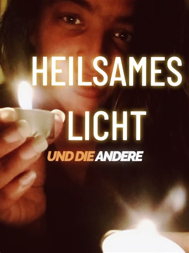 🕯️ Licht & Schwingung – mit Bewusstsein Zwei Kerzen brennen – beide spenden Licht, doch ihre Energie ist verschieden. Die eine erfüllt den Raum mit warmem, naturverbundenem Schein, die andere wirkt schwerer und künstlicher. Dieser Unterschied ist nicht nur energetisch spürbar, sondern hat auch materielle Gründe. 🍯 Bienenwachskerzen – natürlich & rein Bienenwachskerzen bestehen aus einem reinen Naturprodukt. Sie enthalten keine Kunststoffe, keine Erdölrückstände und erzeugen – bei sauberem Doch