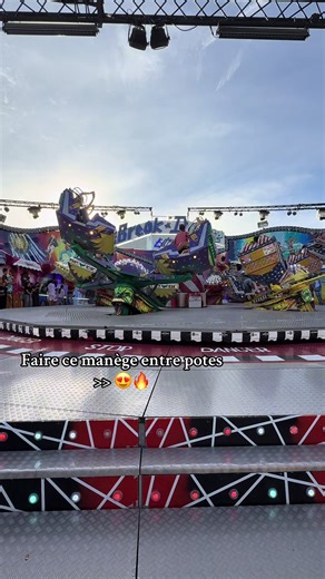 Break Dance extrême - foire aux manèges de Lille 2025 🇫🇷😍 >> #feteforaine #breakdance #funfair #manege #pourtoi